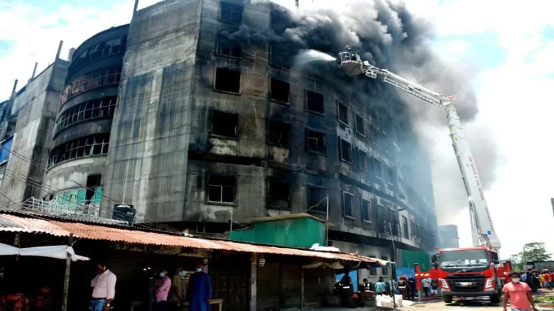 হাসেম ফুড কারখানায় ৫৪ মৃত্যু : মালিককে বাদ দিয়ে বিচার শুরু, ক্ষুব্ধ স্বজনরা