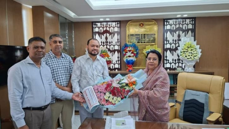 খাদ্যমন্ত্রীর সঙ্গে ব্যবসায়ী নেতা মোহাম্মদ সোহাগের সাক্ষাৎ